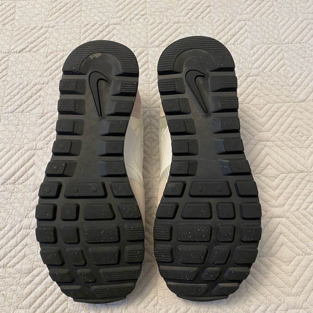 Nike Tennis Shoes - Picture 7 of 10